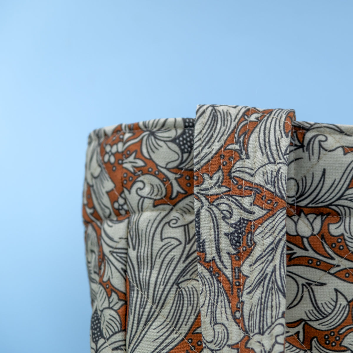 Quiltet Solveig-veske brun med paisley