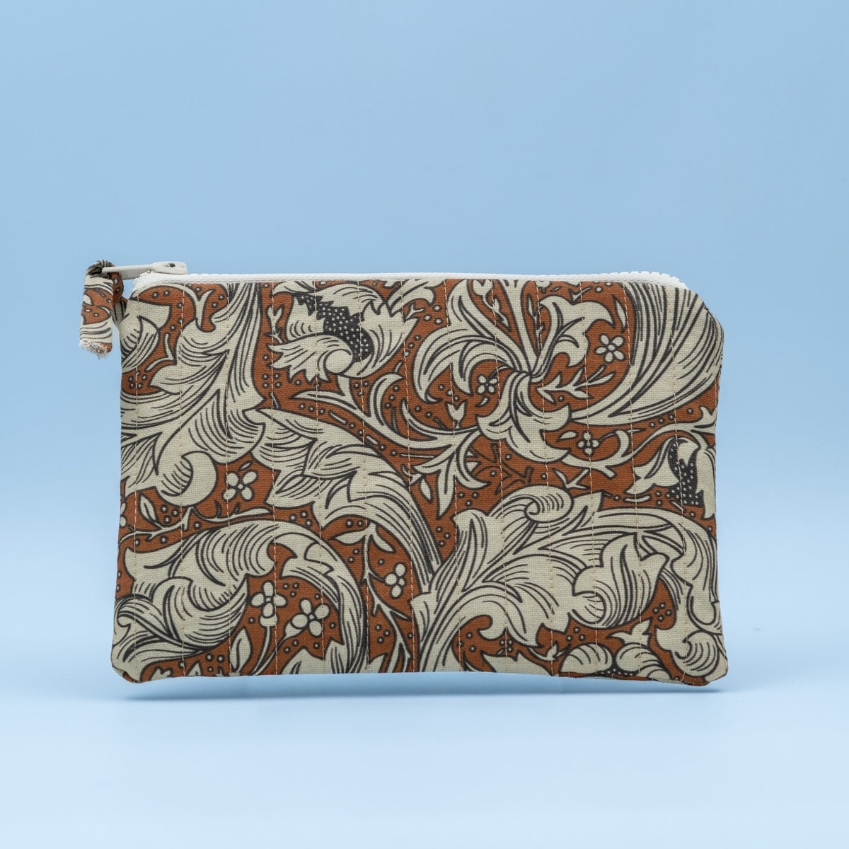 Quiltet clutch liten brun med paisley