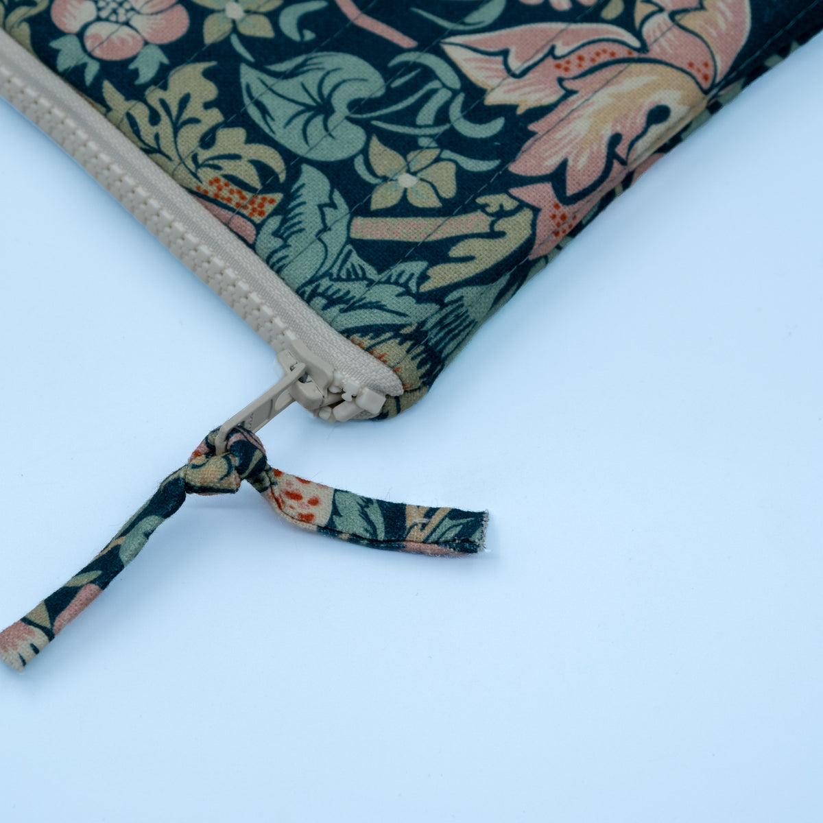 Quiltet clutch liten blomster med fugler