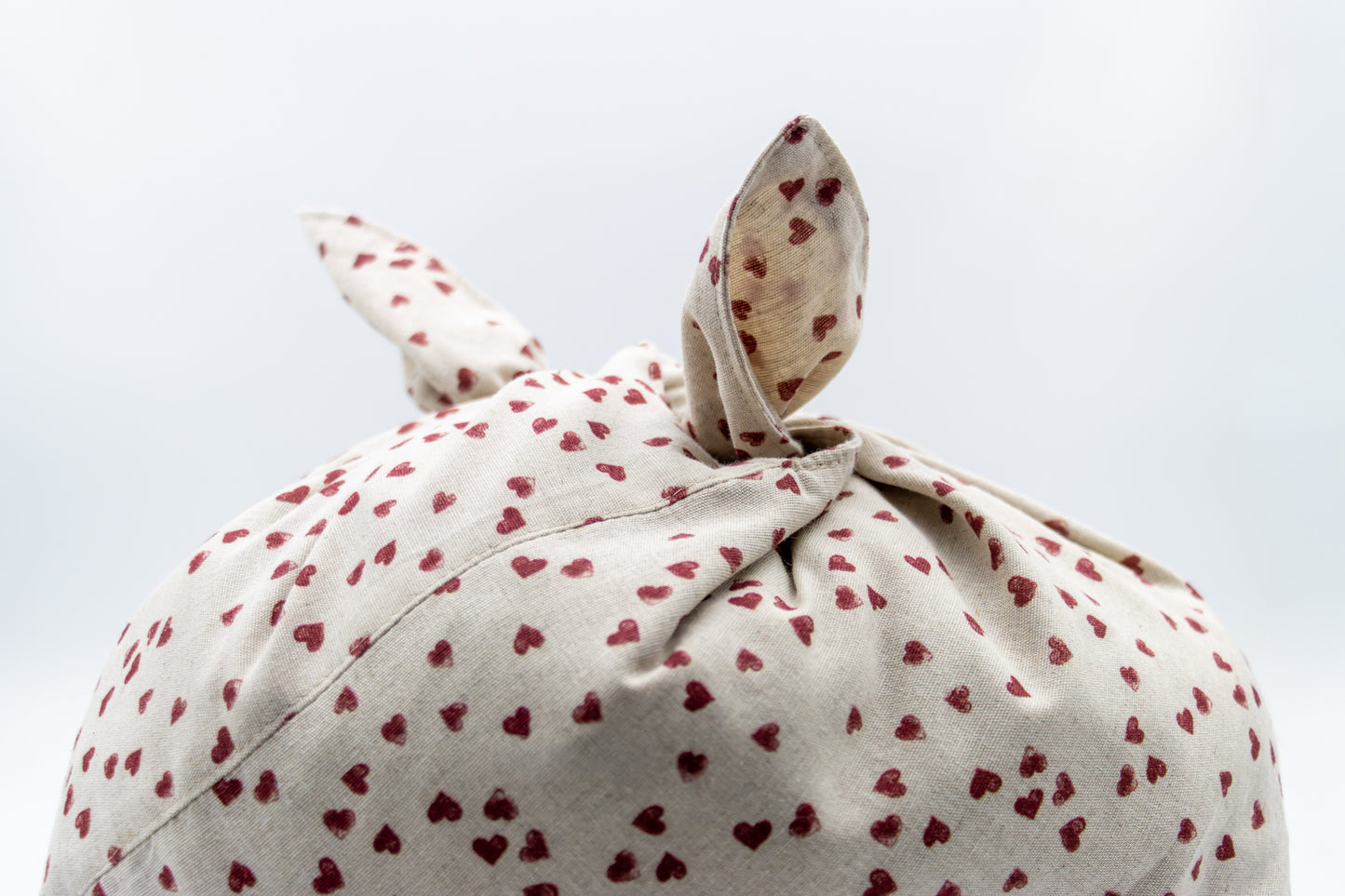 Lin knytekurv med hjerter