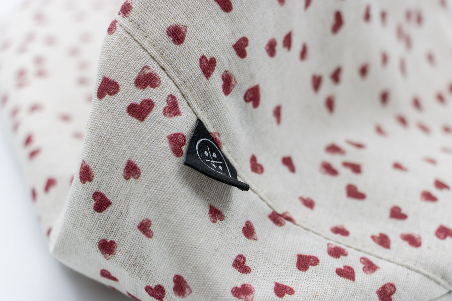 Lin knytekurv med hjerter