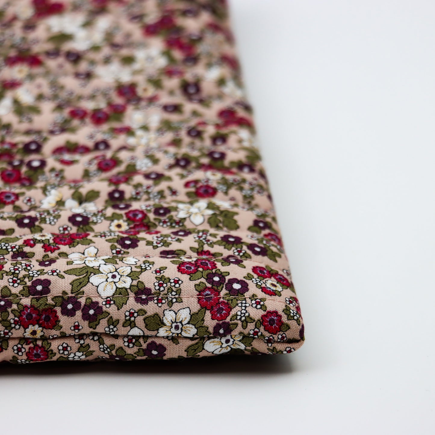 QUILTET CLUTCH LYS LYNG MED SMÅ BLOMSTER