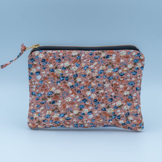 Quiltet clutch liten gammelrosa med blomster - PREG Interiør