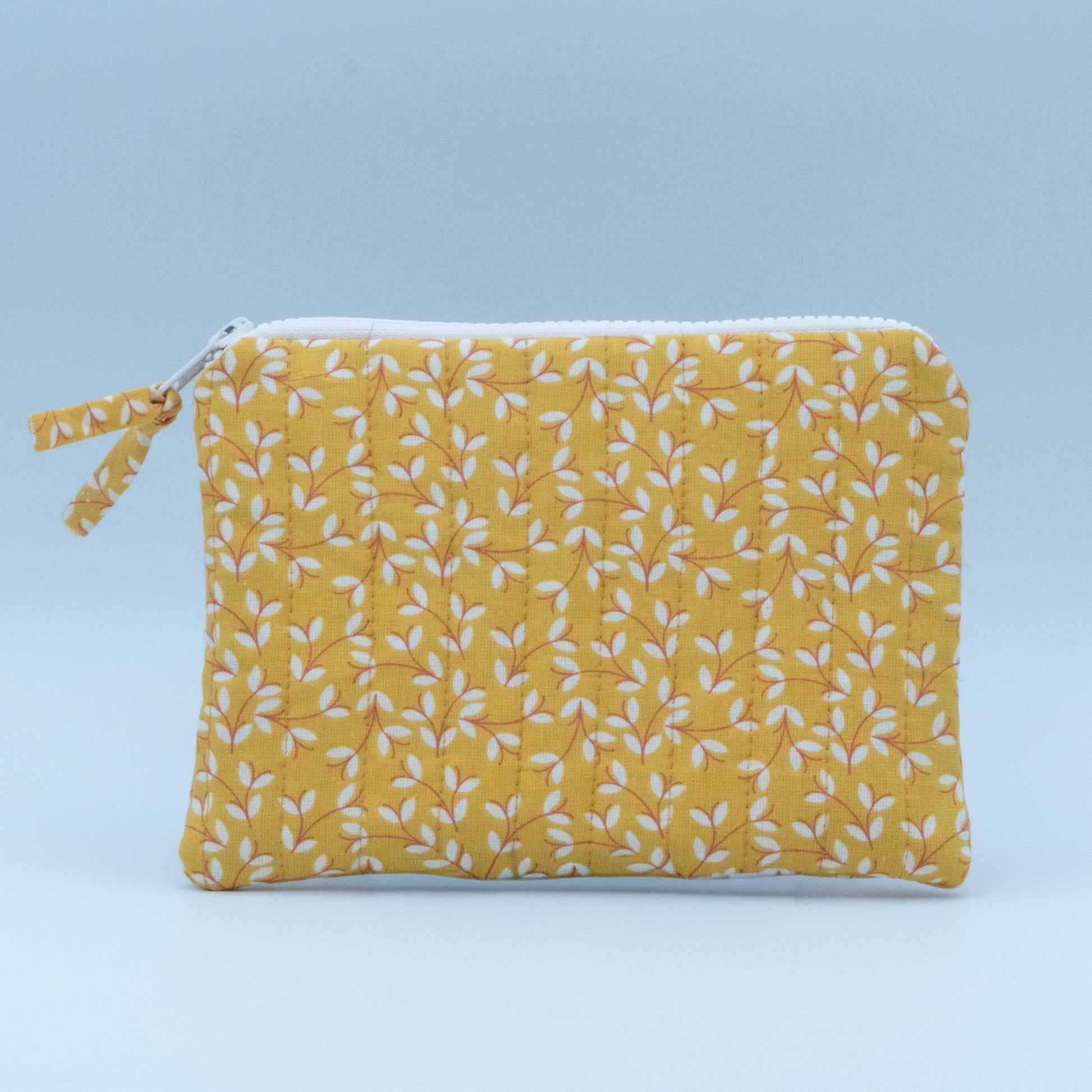 Quiltet clutch liten gul med blomster - PREG Interiør