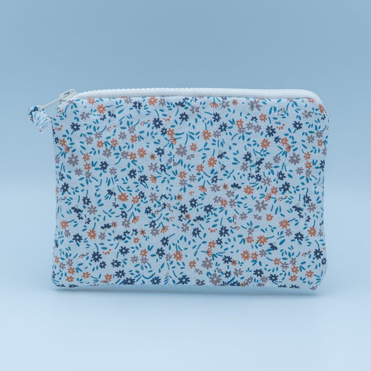 Quiltet clutch liten hvit med blomster - PREG Interiør