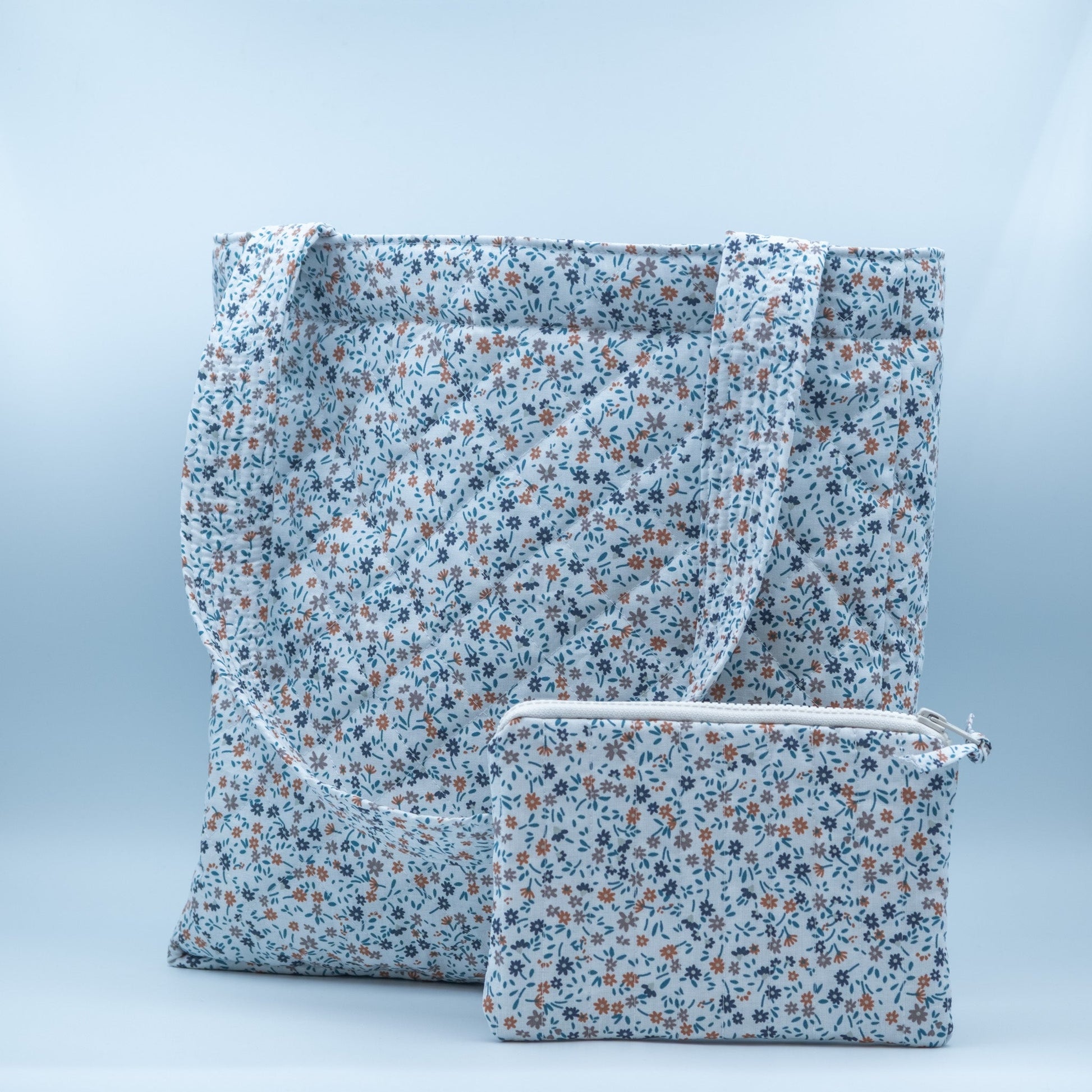 Quiltet clutch liten hvit med blomster - PREG Interiør