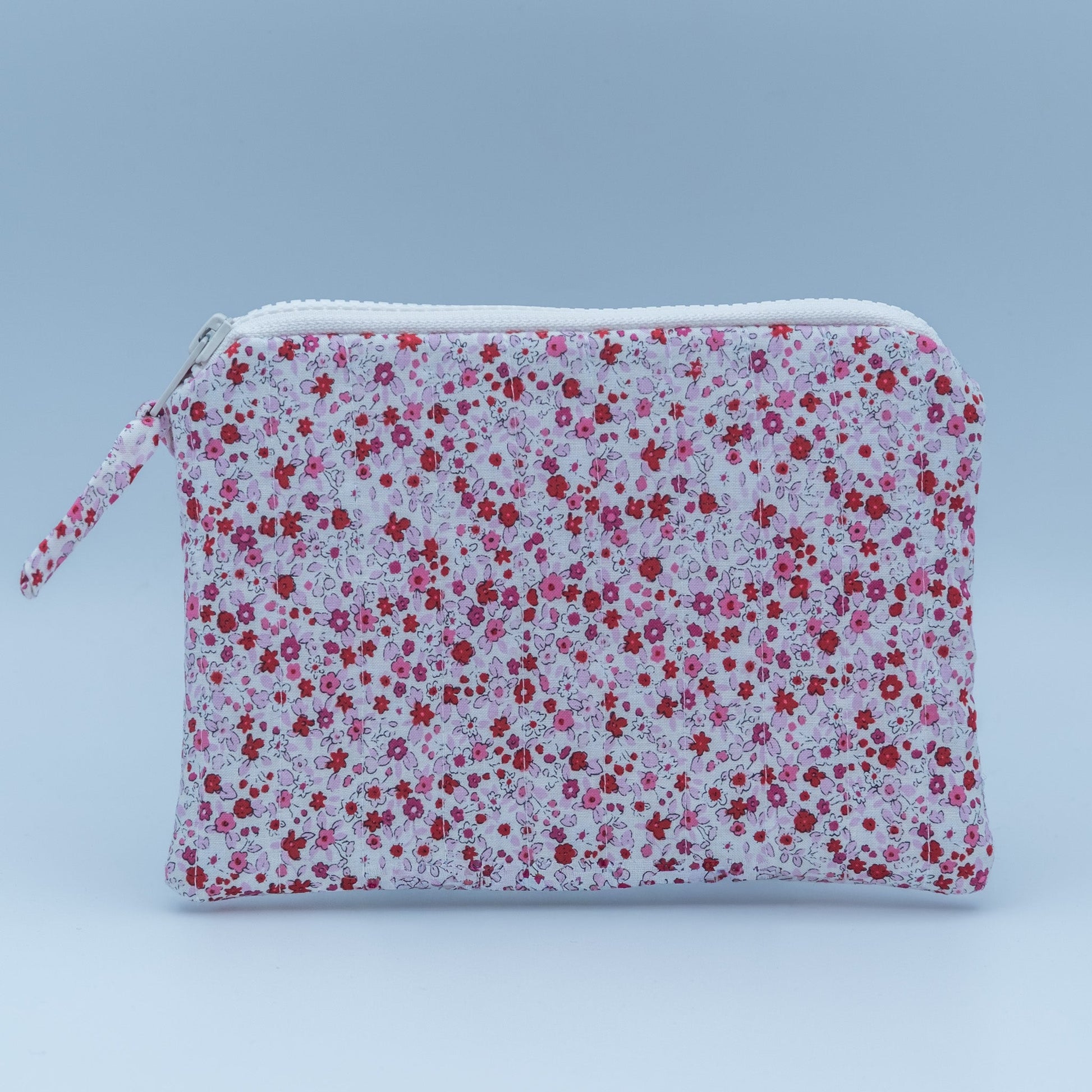 Quiltet clutch liten hvit med rosa blomster - PREG Interiør