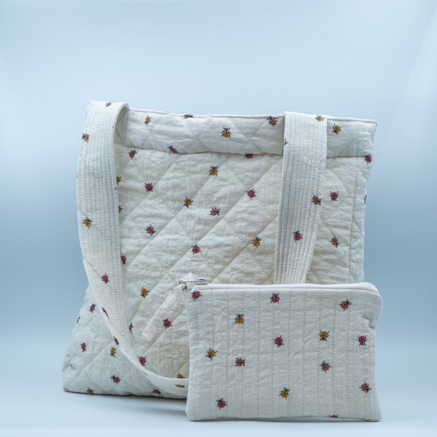 Quiltet clutch liten offwhite med marihøner - PREG Interiør