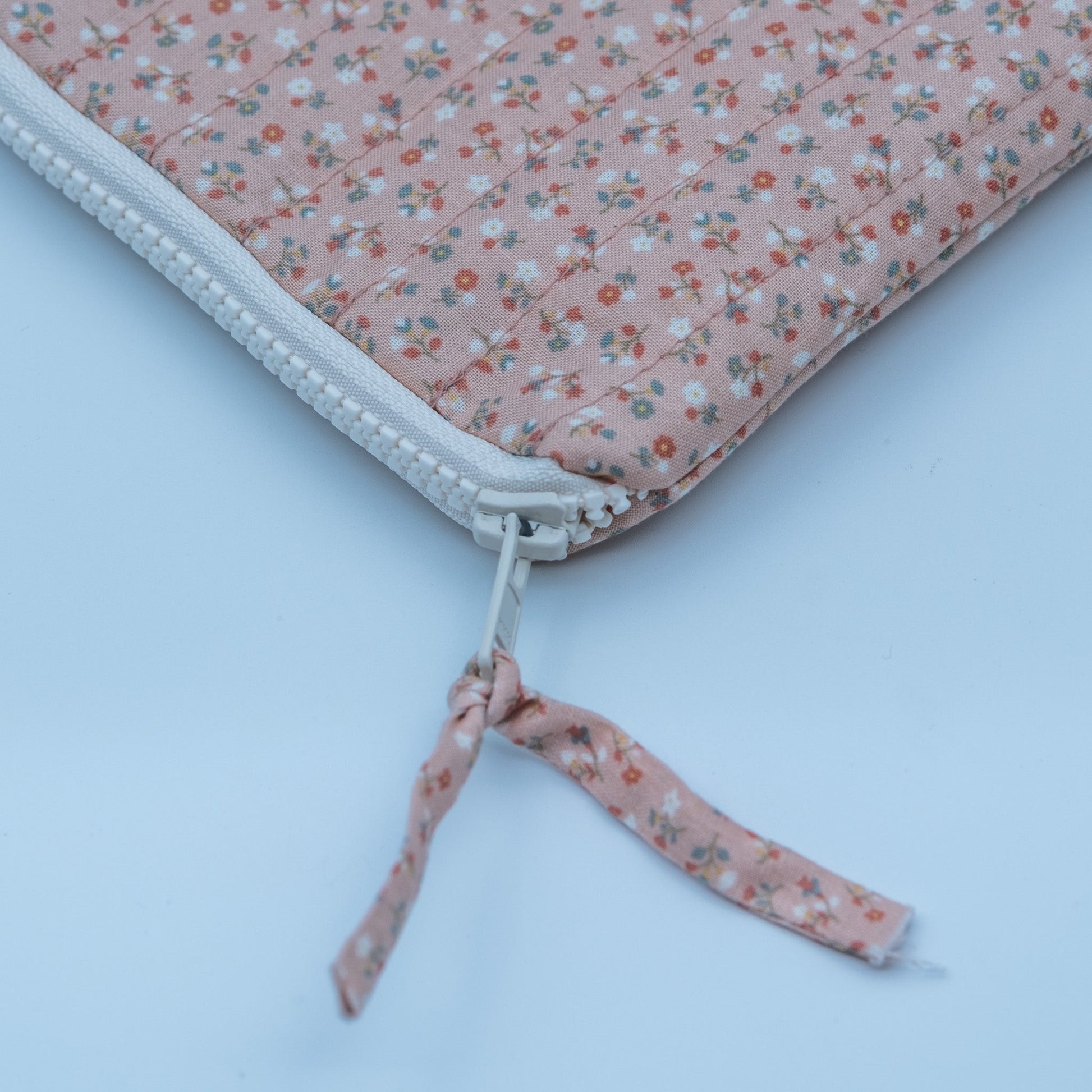 Quiltet clutch liten rosa med blomster - PREG Interiør
