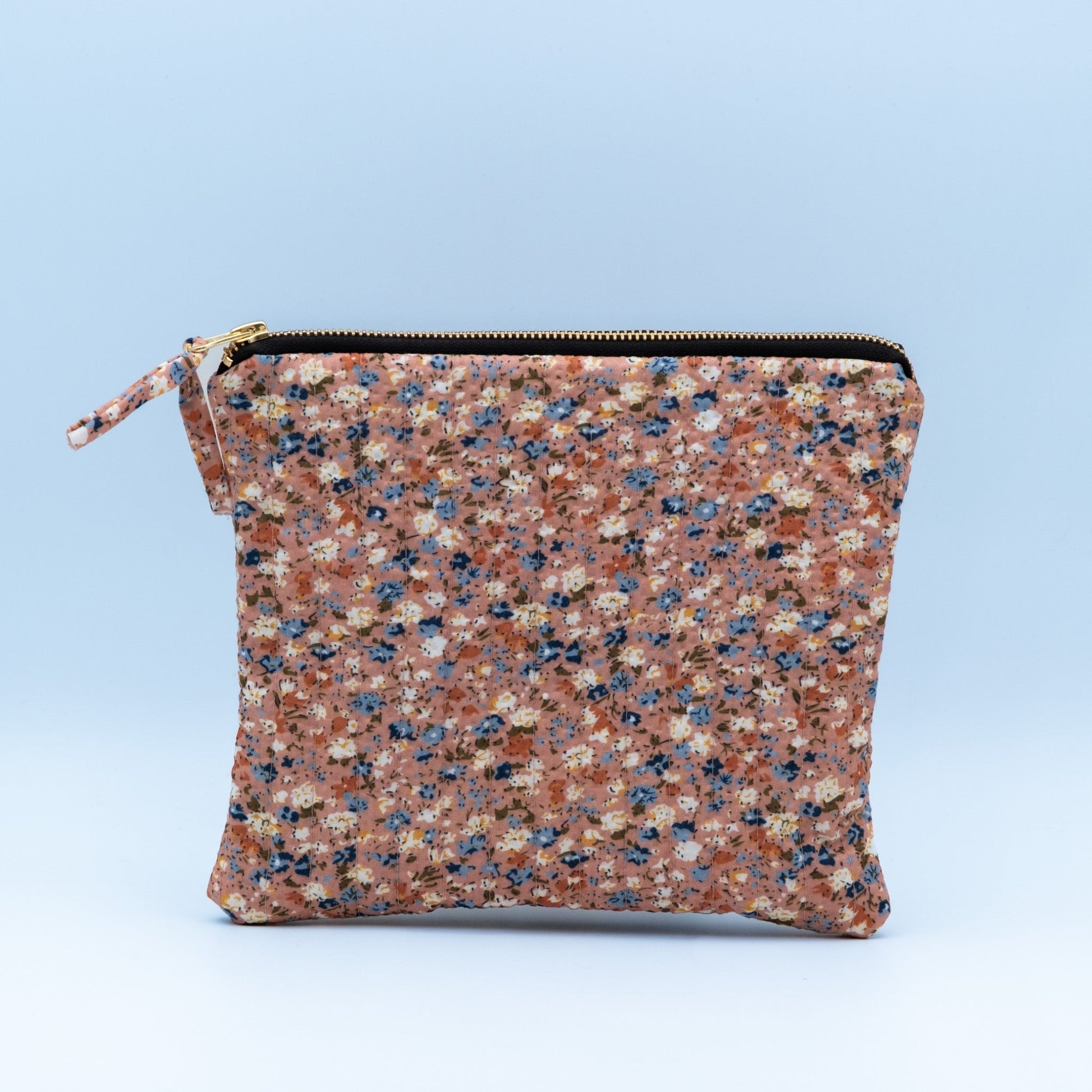 Quiltet clutch stor gammelrosa med blomster - PREG Interiør