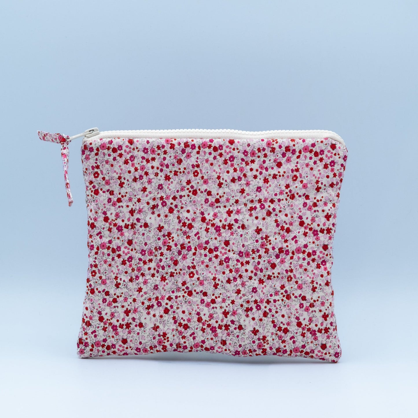 Quiltet clutch stor hvit med rosa blomster - PREG Interiør