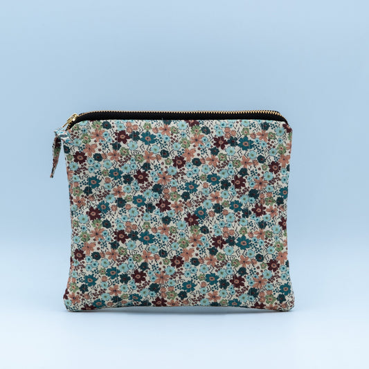 Quiltet clutch stor offwhite med blomster - PREG Interiør