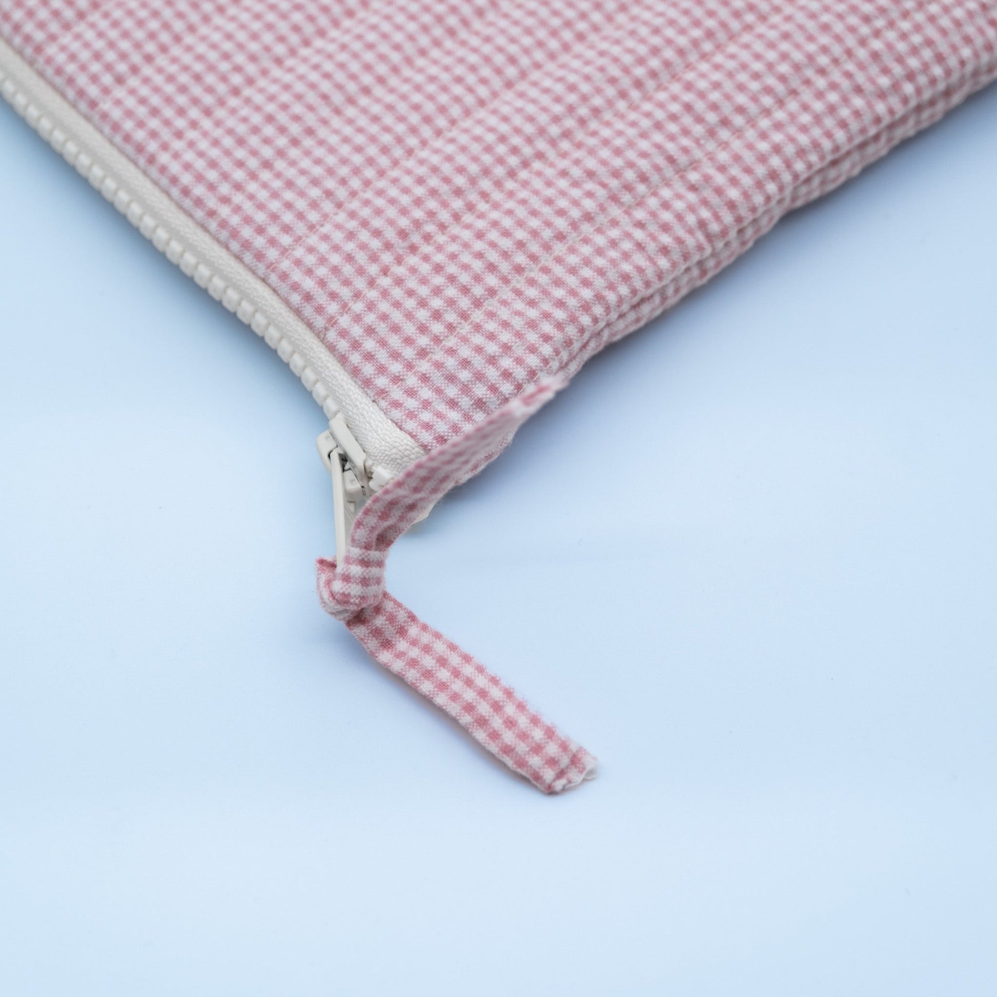 Quiltet clutch stor rosa/hvite ruter - PREG Interiør