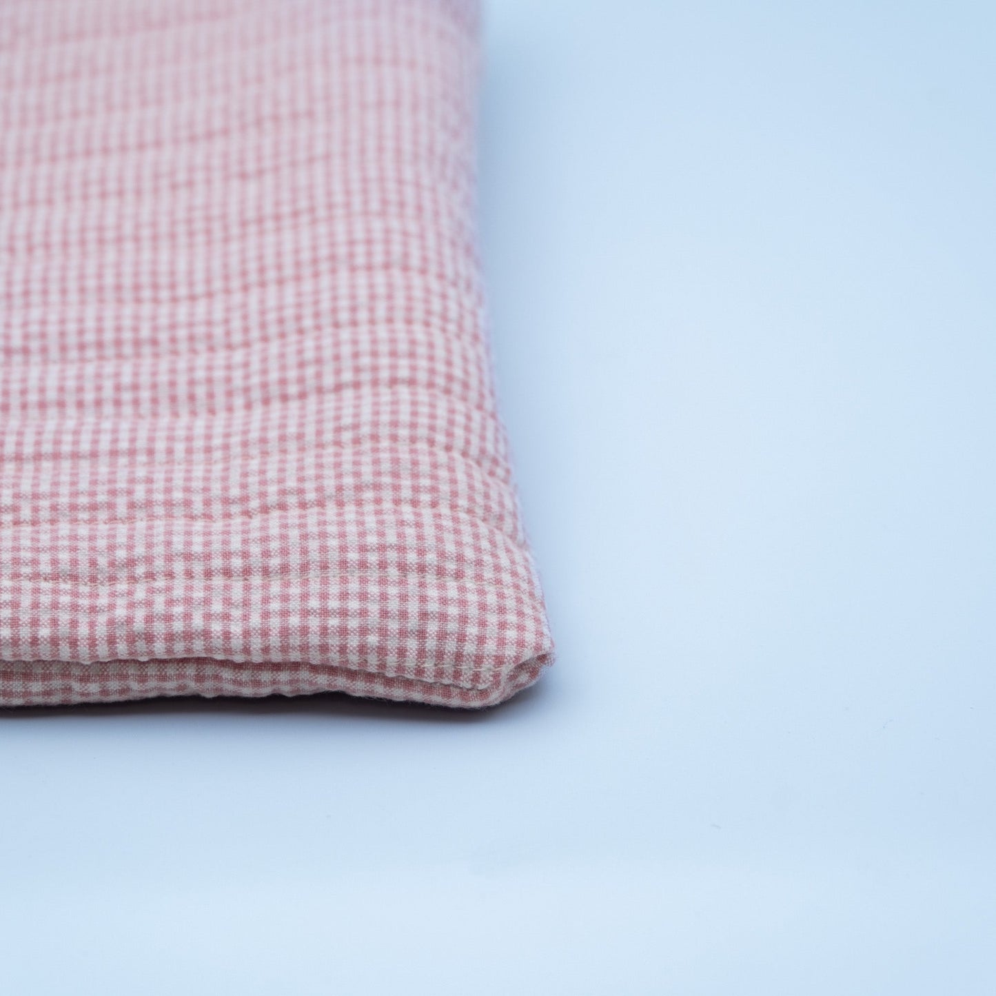 Quiltet clutch stor rosa/hvite ruter - PREG Interiør
