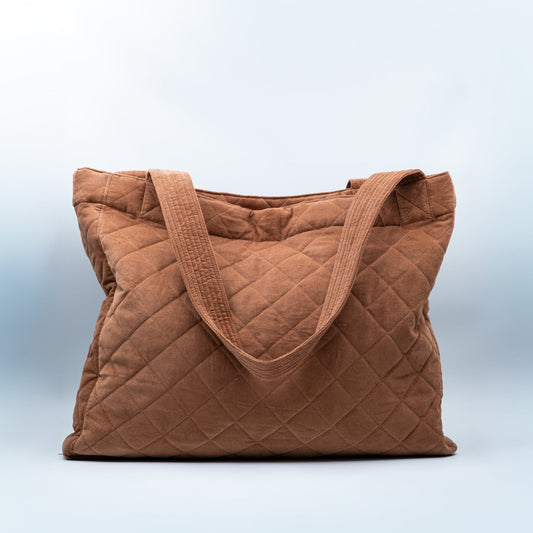 Quiltet Kristin veske baby kordfløyel karamell - PREG Interiør