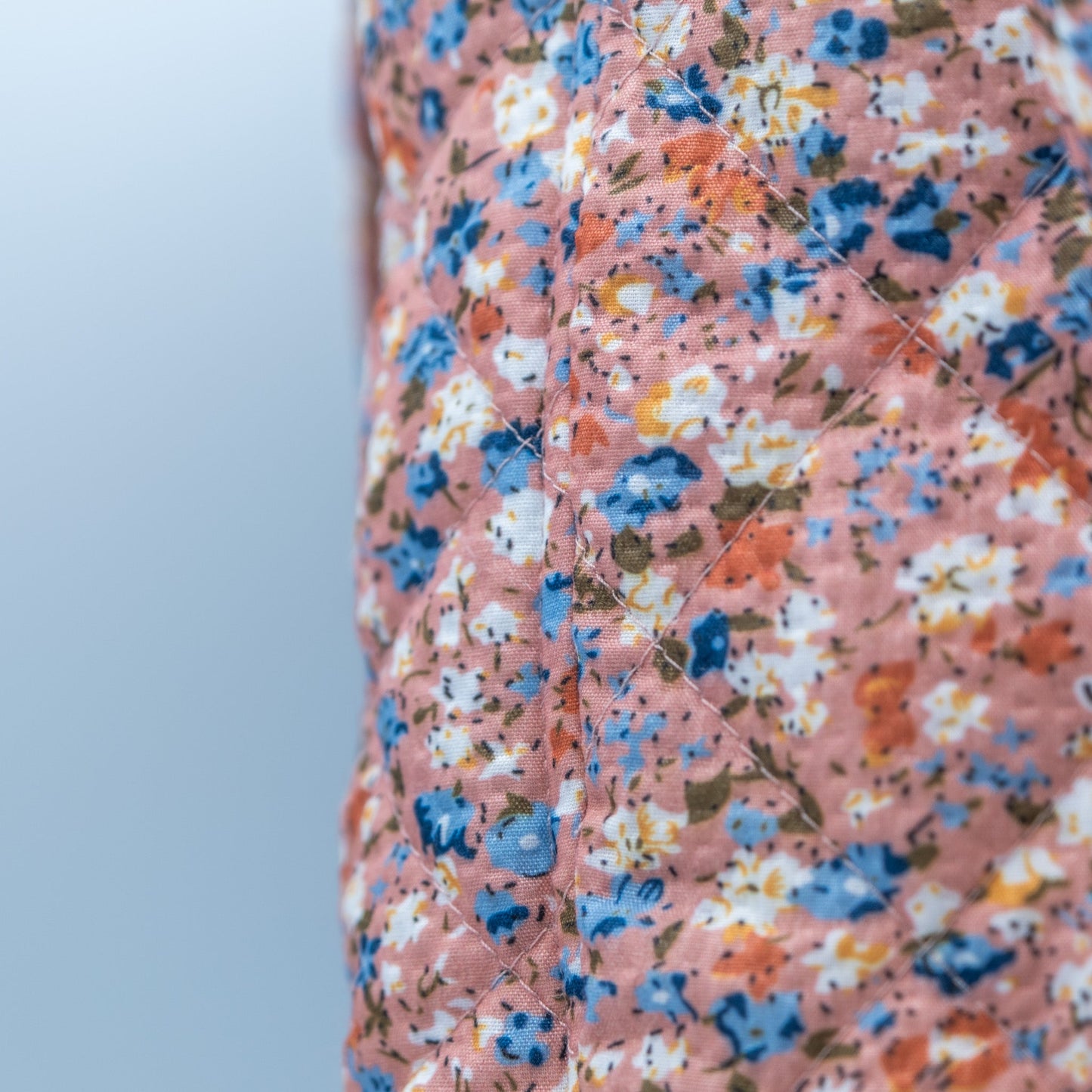 Quiltet Solveig-veske gammelrosa med blomster - PREG Interiør