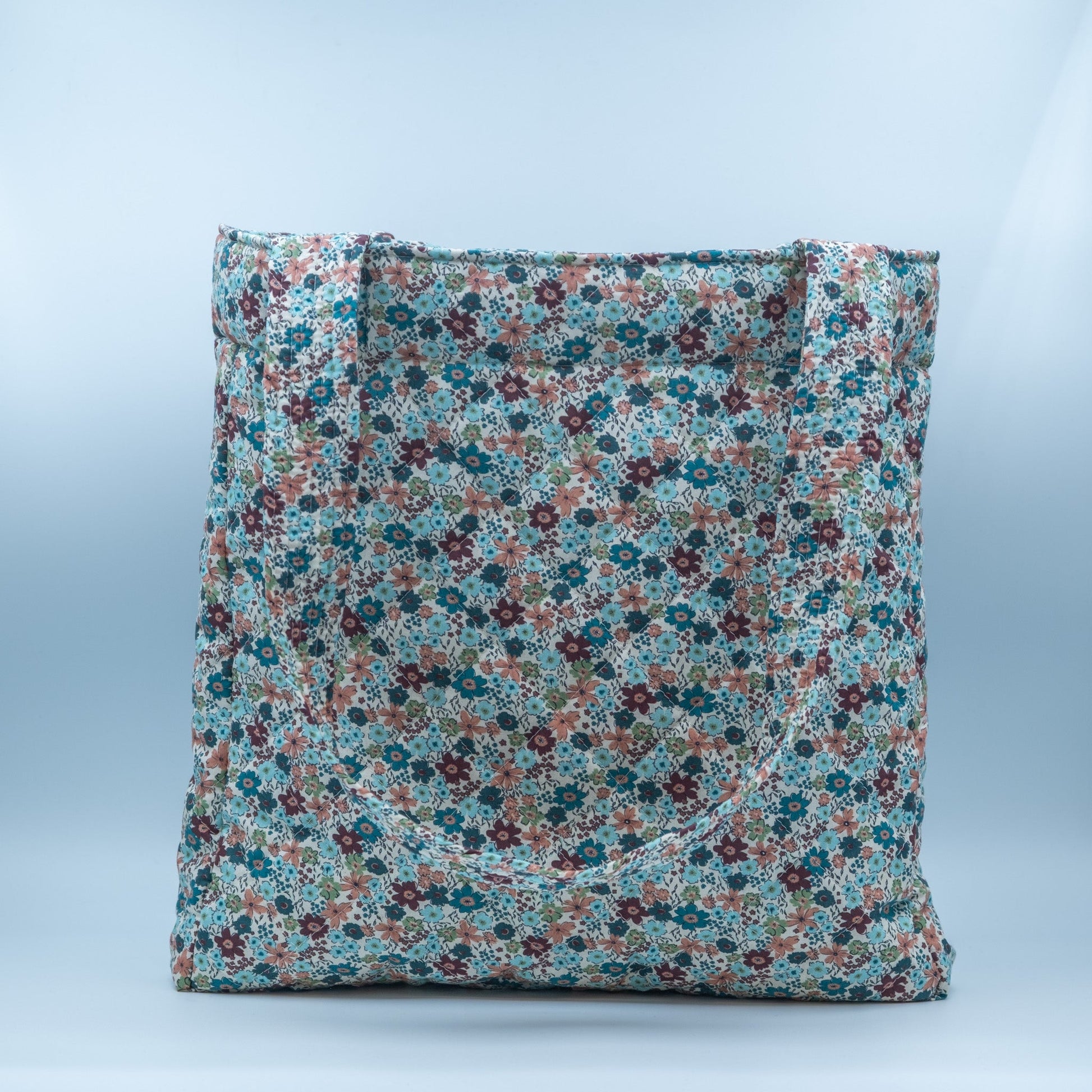 Quiltet Solveig-veske offwhite med blomster - PREG Interiør