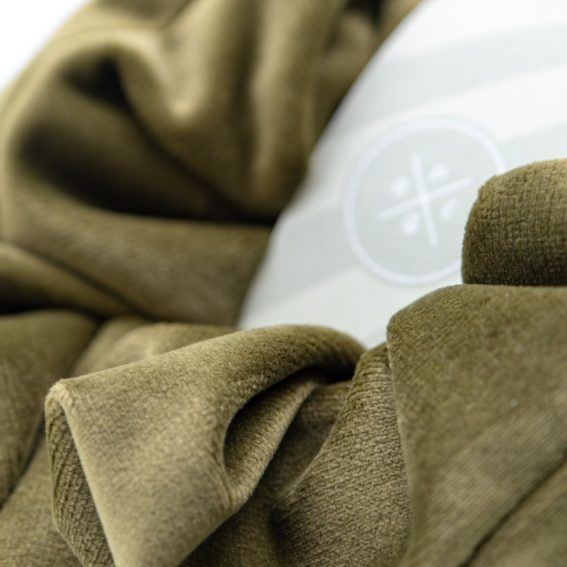 Scrunchie velour oliven - PREG Interiør