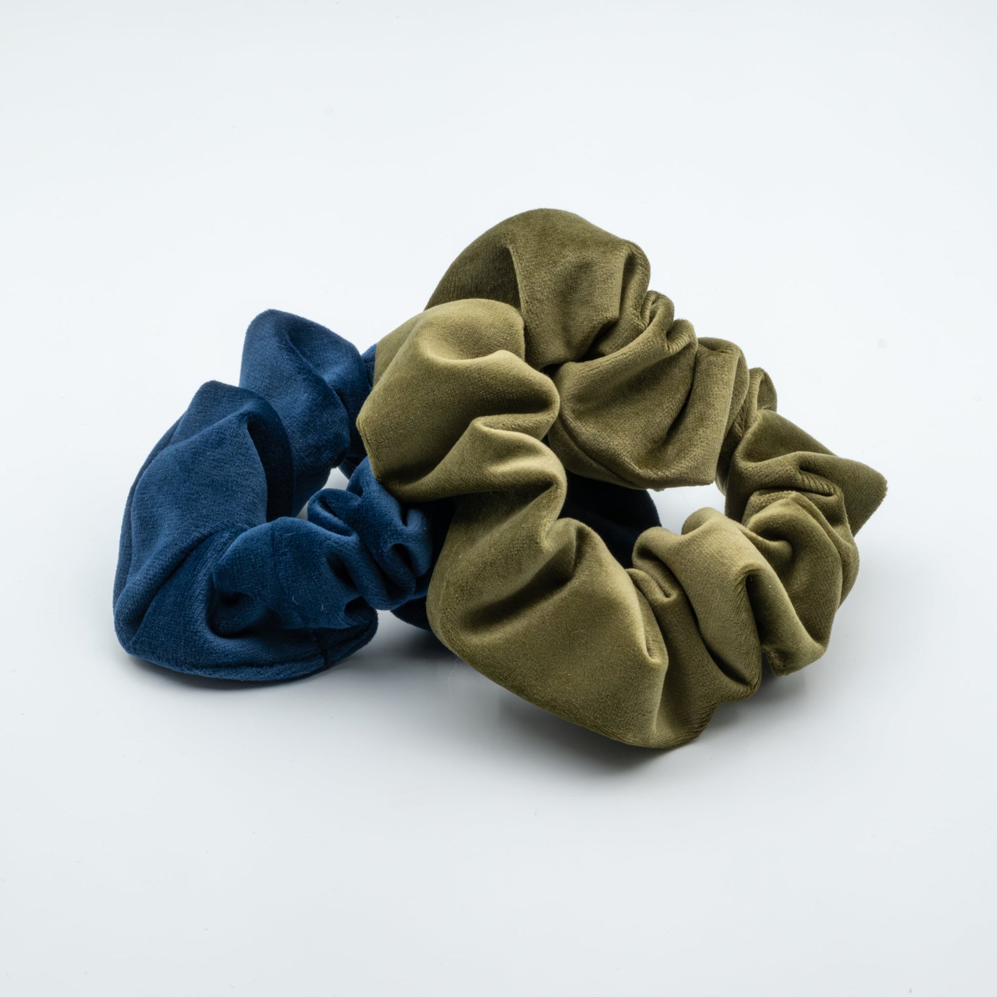 Scrunchie velour oliven - PREG Interiør