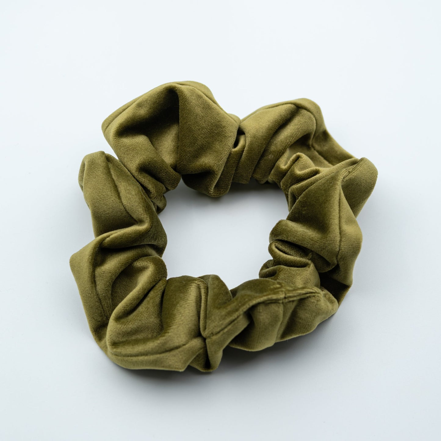 Scrunchie velour oliven - PREG Interiør