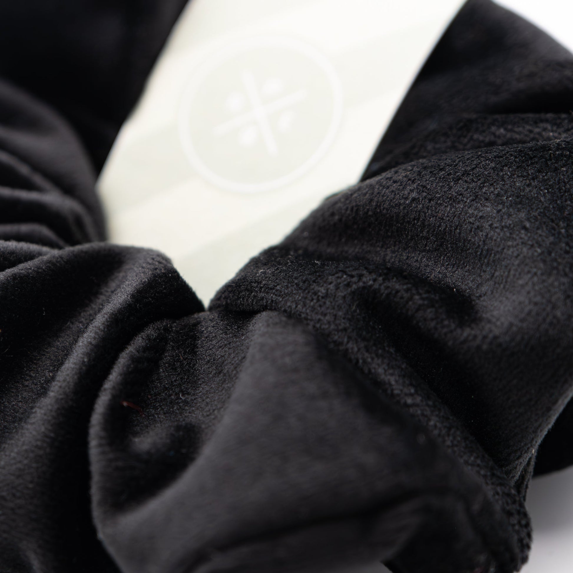 Scrunchie velour sort - PREG Interiør